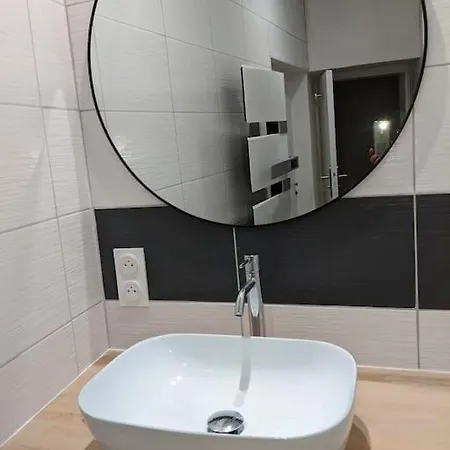 A L'ombre De L'abbatiale, 90 M² Renoves 3 Apartmán *